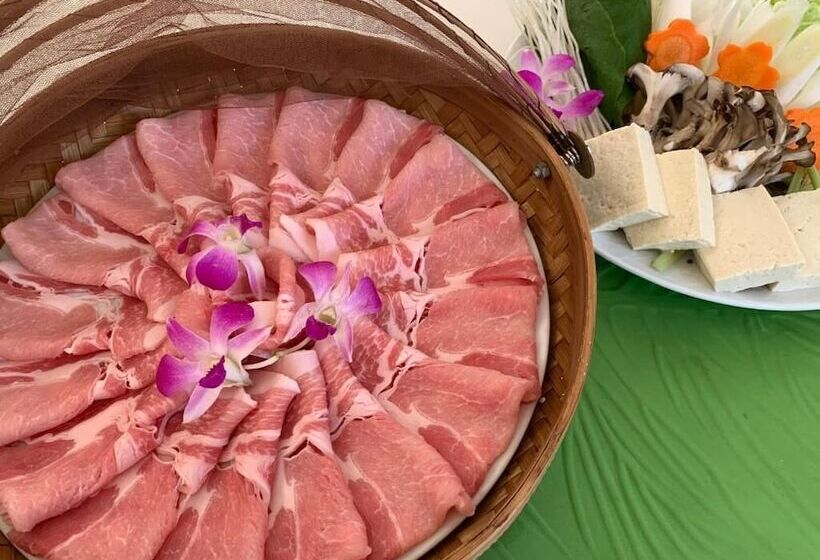 تختخواب و صبحانه Sunset Inn Churasun