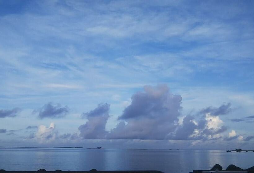 تختخواب و صبحانه Sunset Inn Churasun