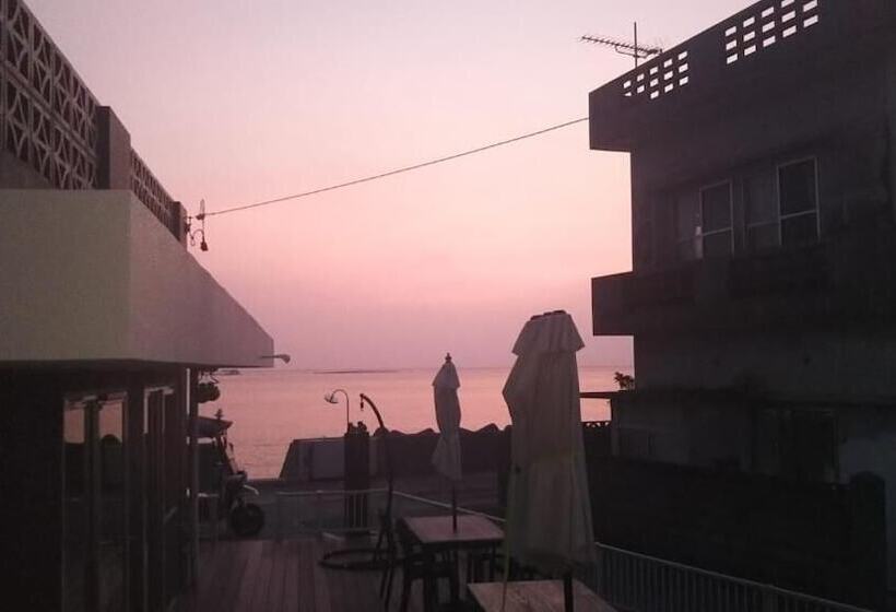 تختخواب و صبحانه Sunset Inn Churasun