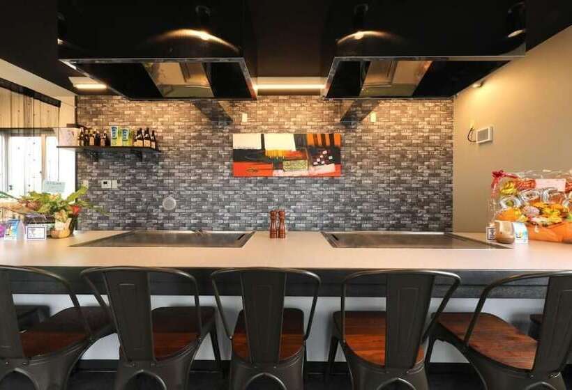 تختخواب و صبحانه Sunset Inn Churasun