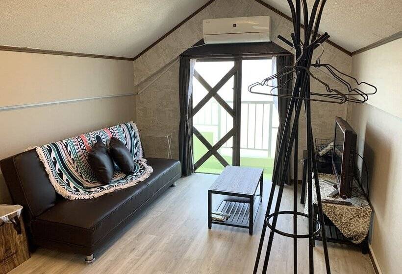 تختخواب و صبحانه Sunset Inn Churasun