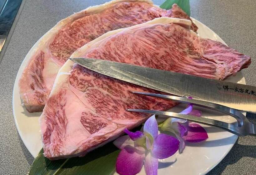 تختخواب و صبحانه Sunset Inn Churasun