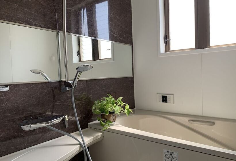 تختخواب و صبحانه Sunset Inn Churasun