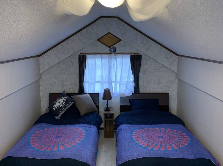 تختخواب و صبحانه Sunset Inn Churasun