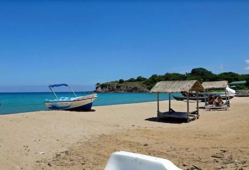 Majatalo Sunraay Beach Inn