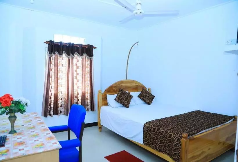 Majatalo Sunraay Beach Inn