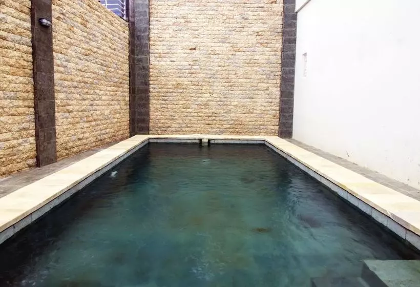 هتل Riin Villa Lovina