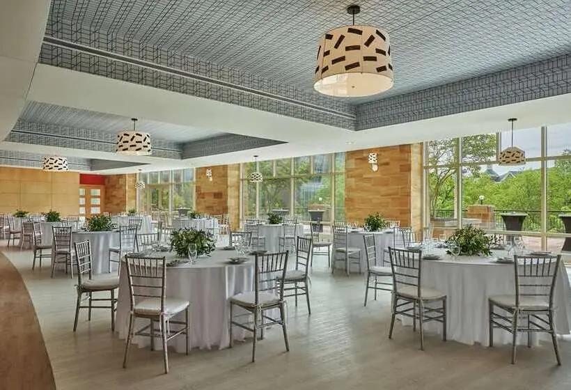 ホテル Graduate By Hilton Cincinnati