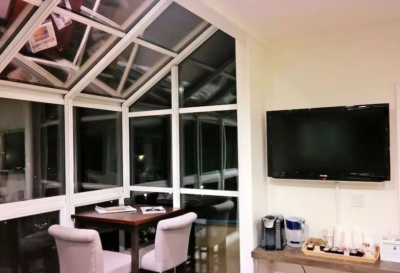 酒店 Malibu Country Inn