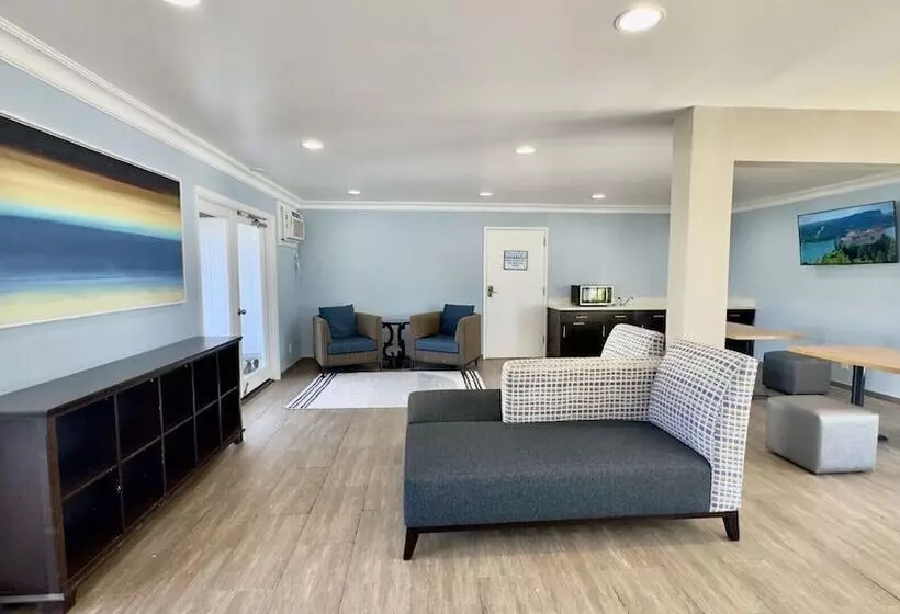 בית מלון כפרי Marina Village Inn