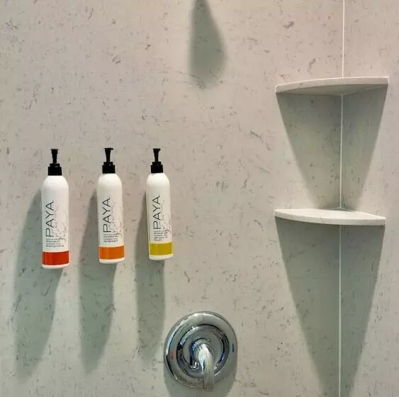 בית מלון כפרי Marina Village Inn