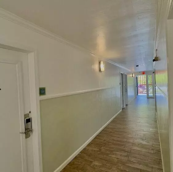 בית מלון כפרי Marina Village Inn