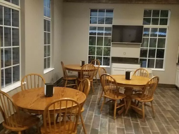 Отель Meriwether Country Inn