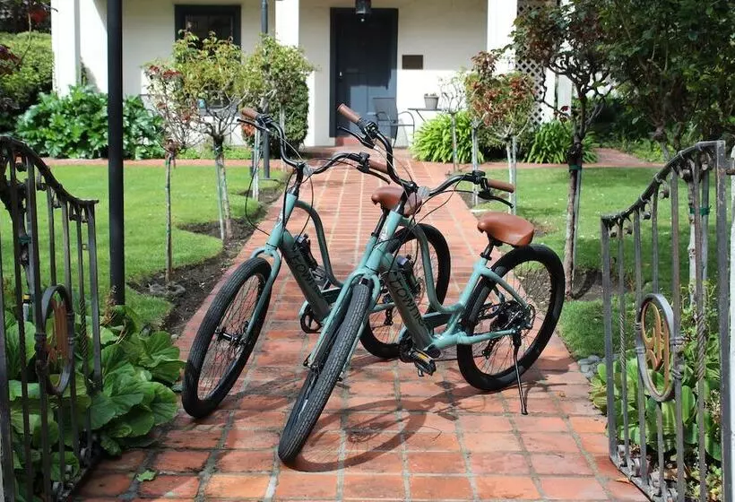 Отель Merritt House