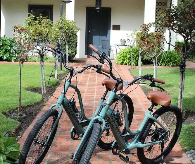 Отель Merritt House