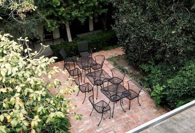 Отель Merritt House