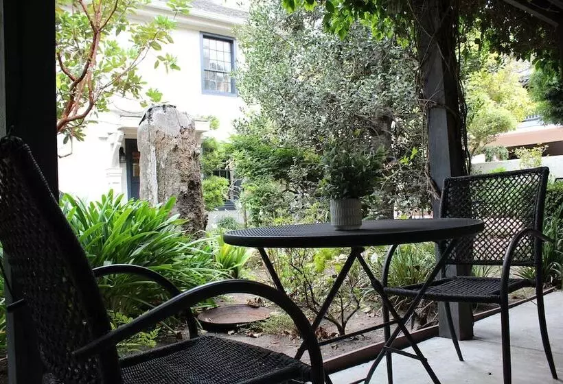 Отель Merritt House