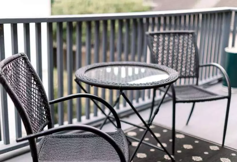 Отель Merritt House