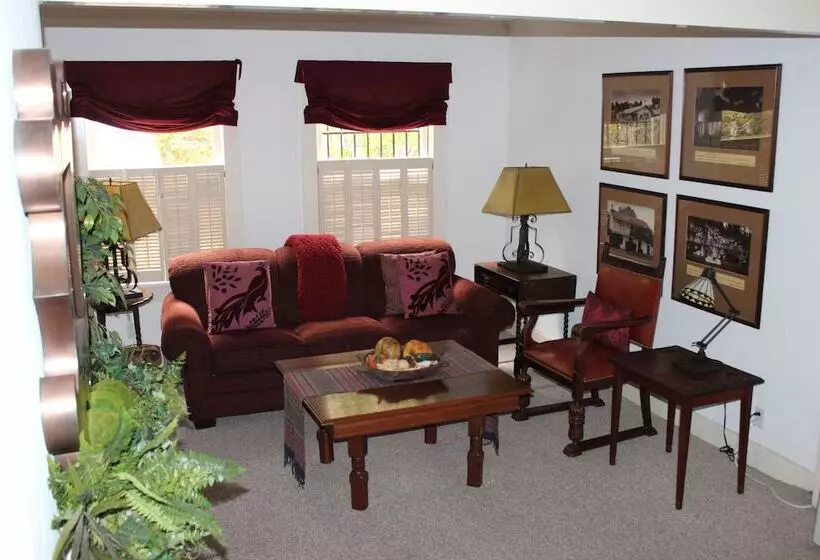 Отель Merritt House