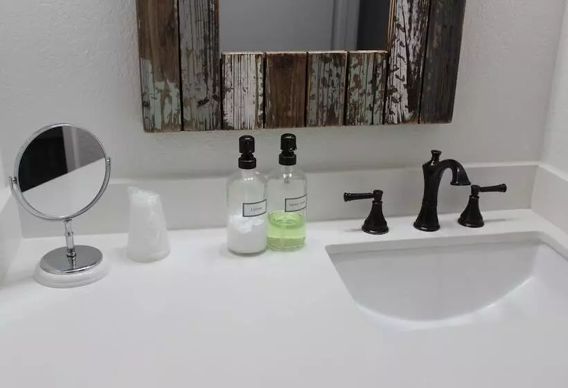 Отель Merritt House