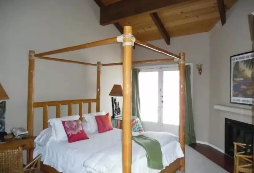 Отель Merritt House