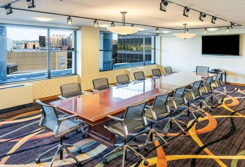 Отель Pittsburgh Marriott City Center