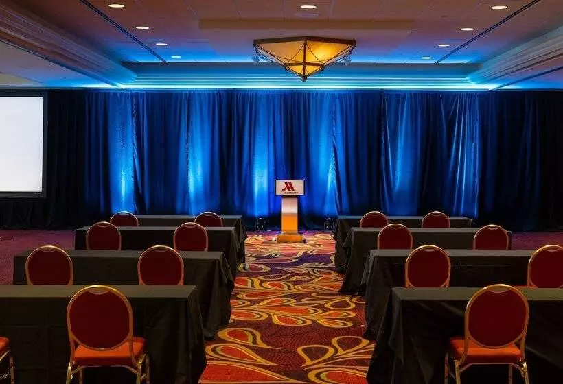 Отель Pittsburgh Marriott City Center