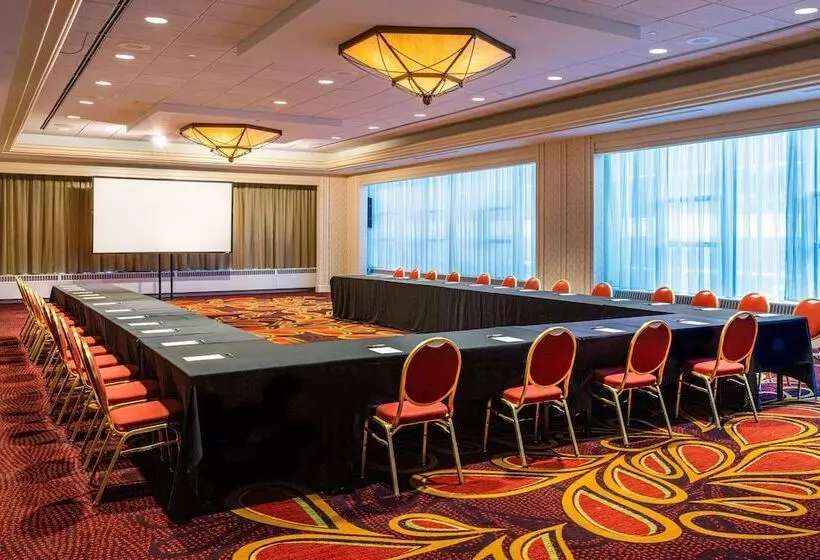 Отель Pittsburgh Marriott City Center