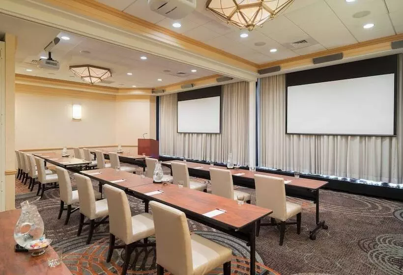 Отель Pittsburgh Marriott City Center