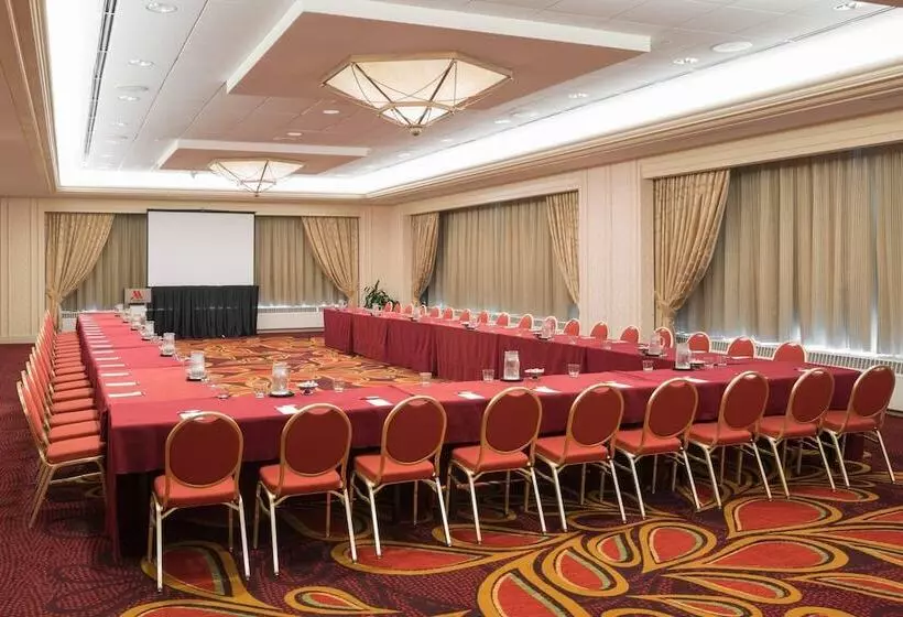 Отель Pittsburgh Marriott City Center