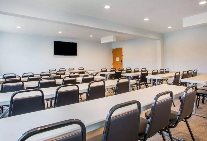 Hotelli Quality Inn & Suites North Polaris