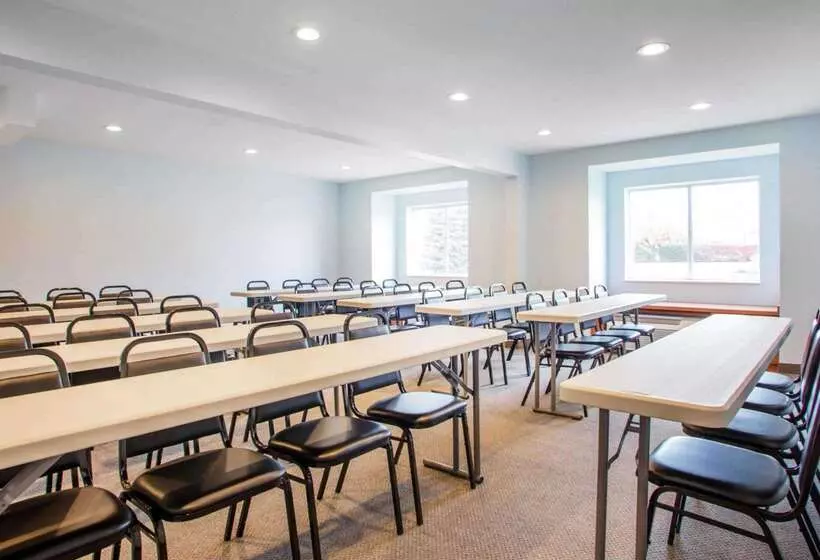 Hotelli Quality Inn & Suites North Polaris