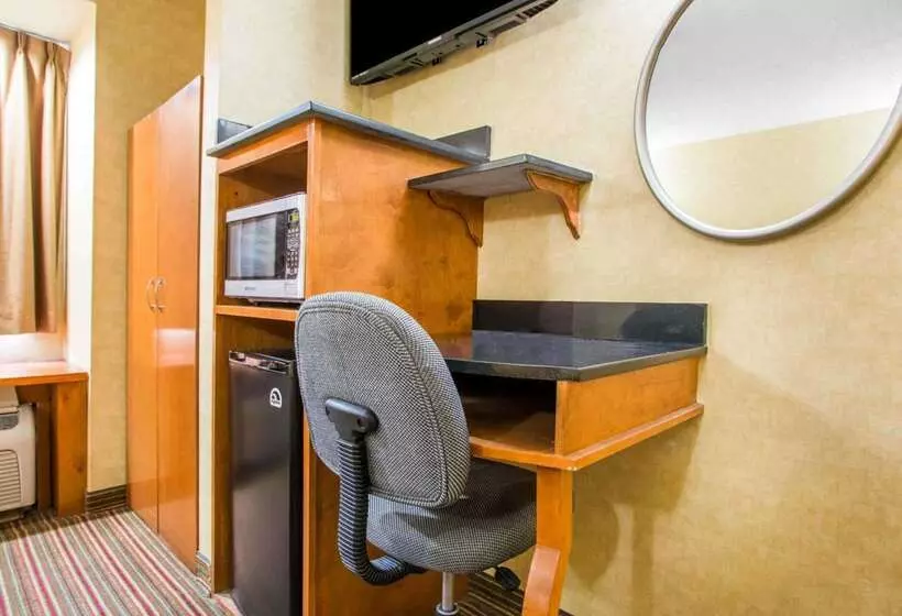 Hotelli Quality Inn & Suites North Polaris