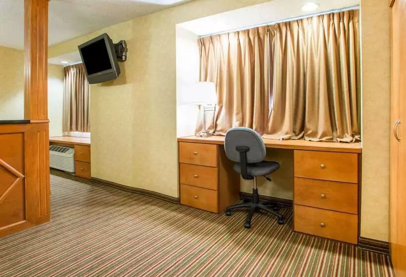 Hotelli Quality Inn & Suites North Polaris