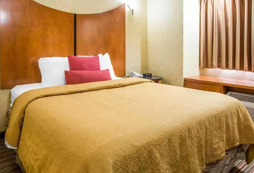 Hotelli Quality Inn & Suites North Polaris