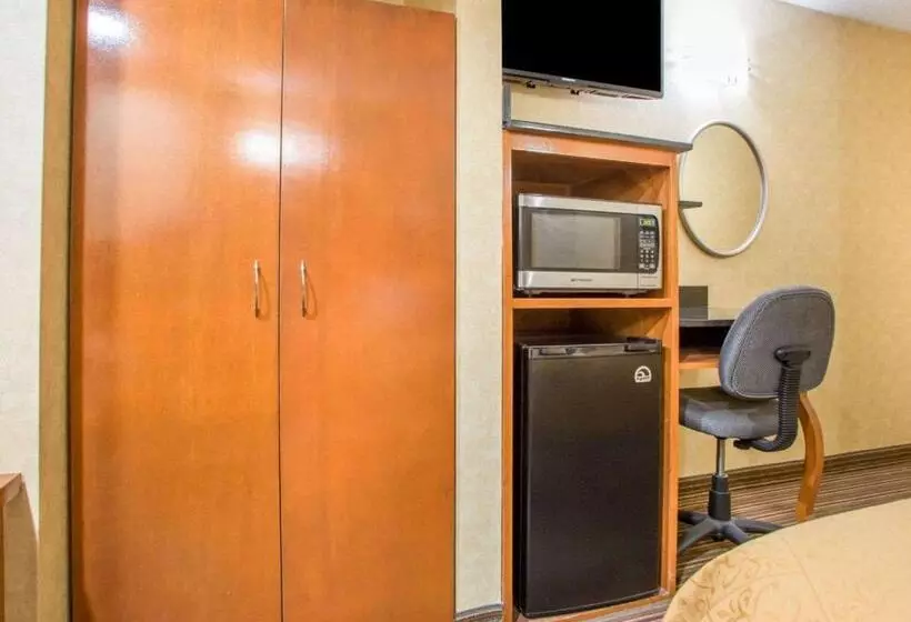 Hotelli Quality Inn & Suites North Polaris
