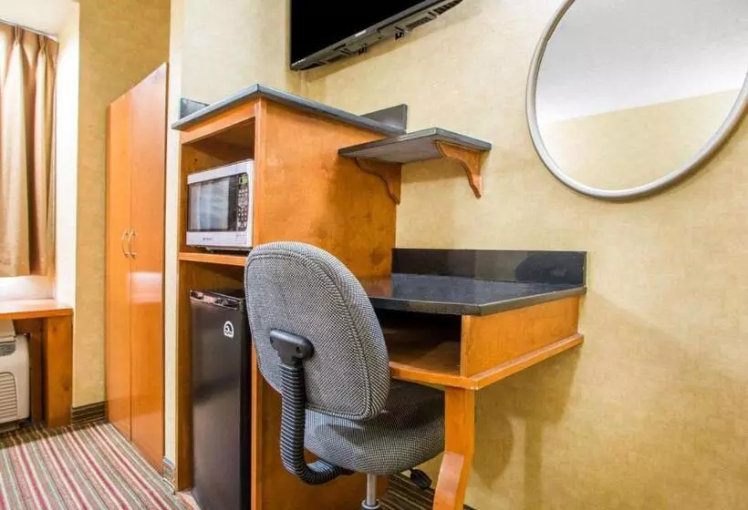 Hotelli Quality Inn & Suites North Polaris