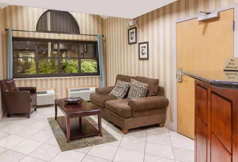 בית מלון כפרי Cedar Bluff Inn