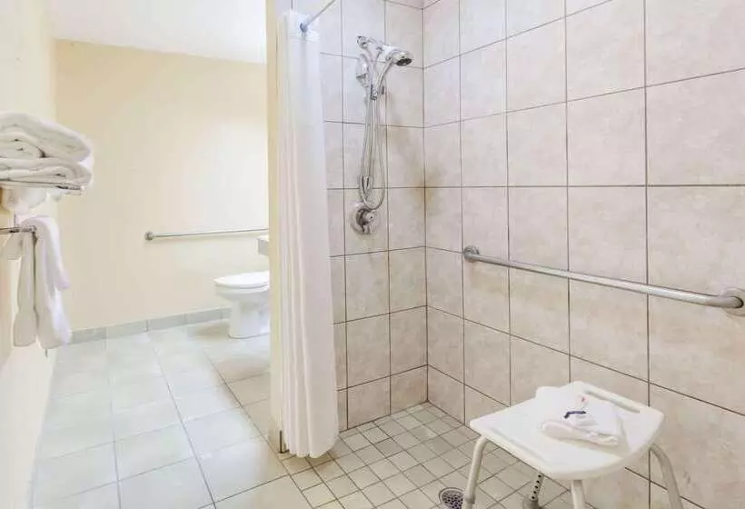 בית מלון כפרי Cedar Bluff Inn