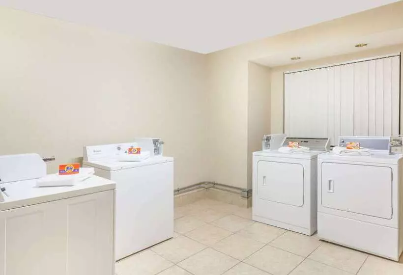 בית מלון כפרי Cedar Bluff Inn