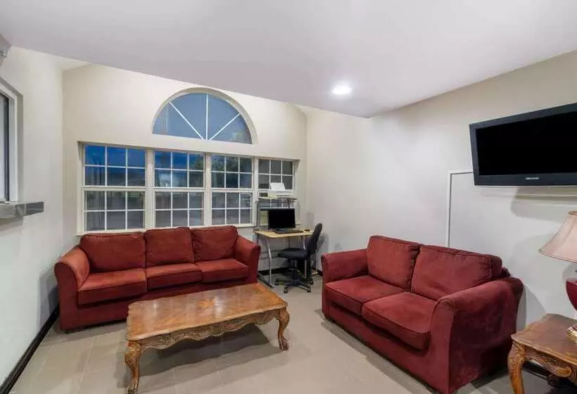 Microtel Inn & Suites By Wyndham Savannah/pooler