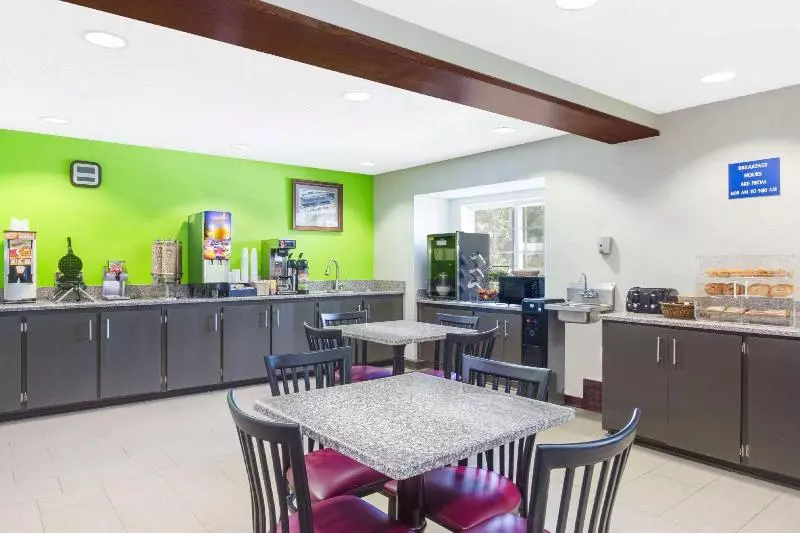 Microtel Inn & Suites By Wyndham Savannah/pooler