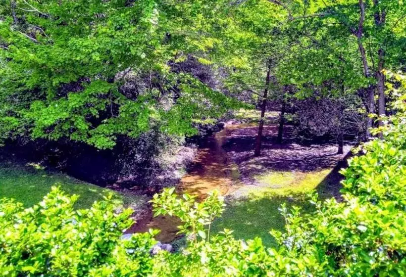 モーテル Mitchells Lodge And Cottages