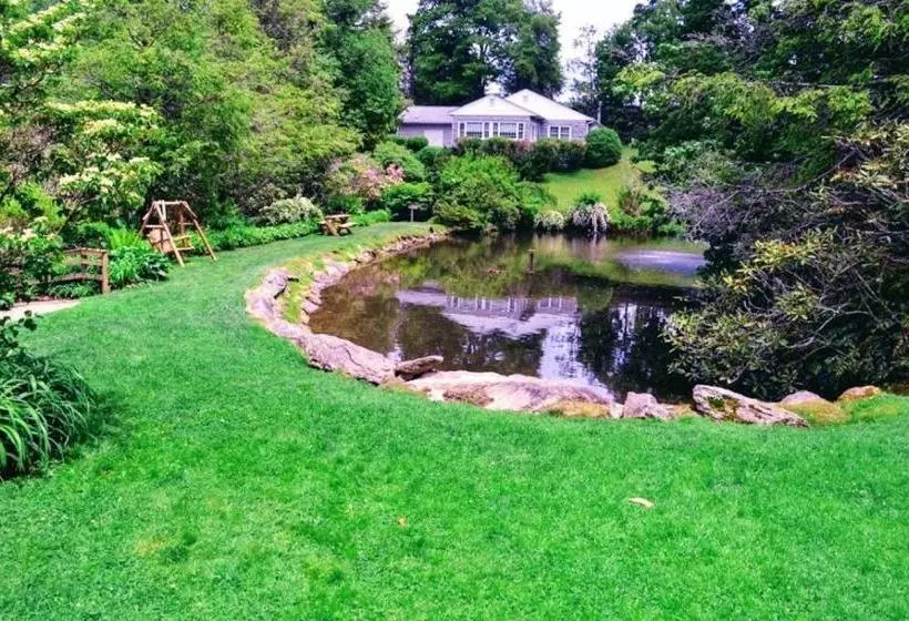 モーテル Mitchells Lodge And Cottages