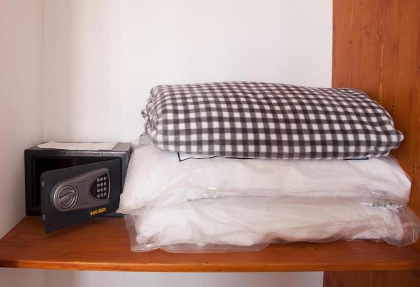 تختخواب و صبحانه Nos Kasa