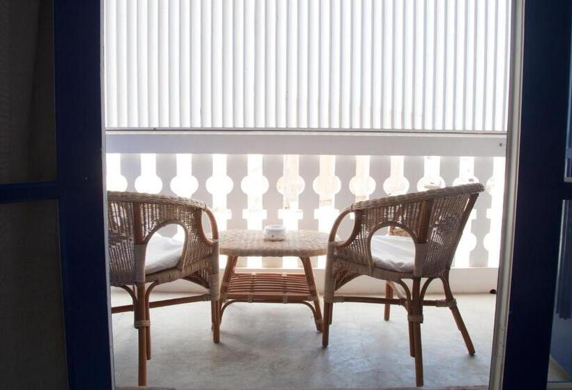 تختخواب و صبحانه Nos Kasa