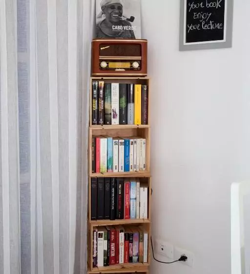 تختخواب و صبحانه Nos Kasa