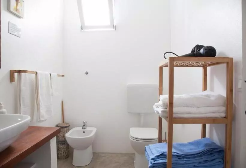 تختخواب و صبحانه Nos Kasa