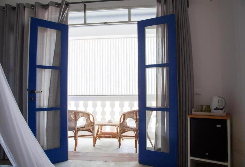 تختخواب و صبحانه Nos Kasa