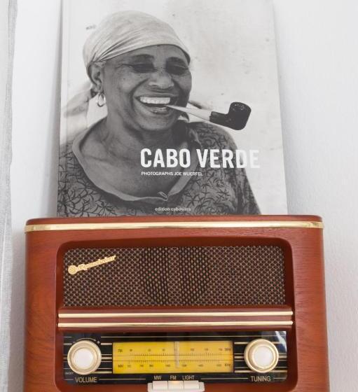 تختخواب و صبحانه Nos Kasa